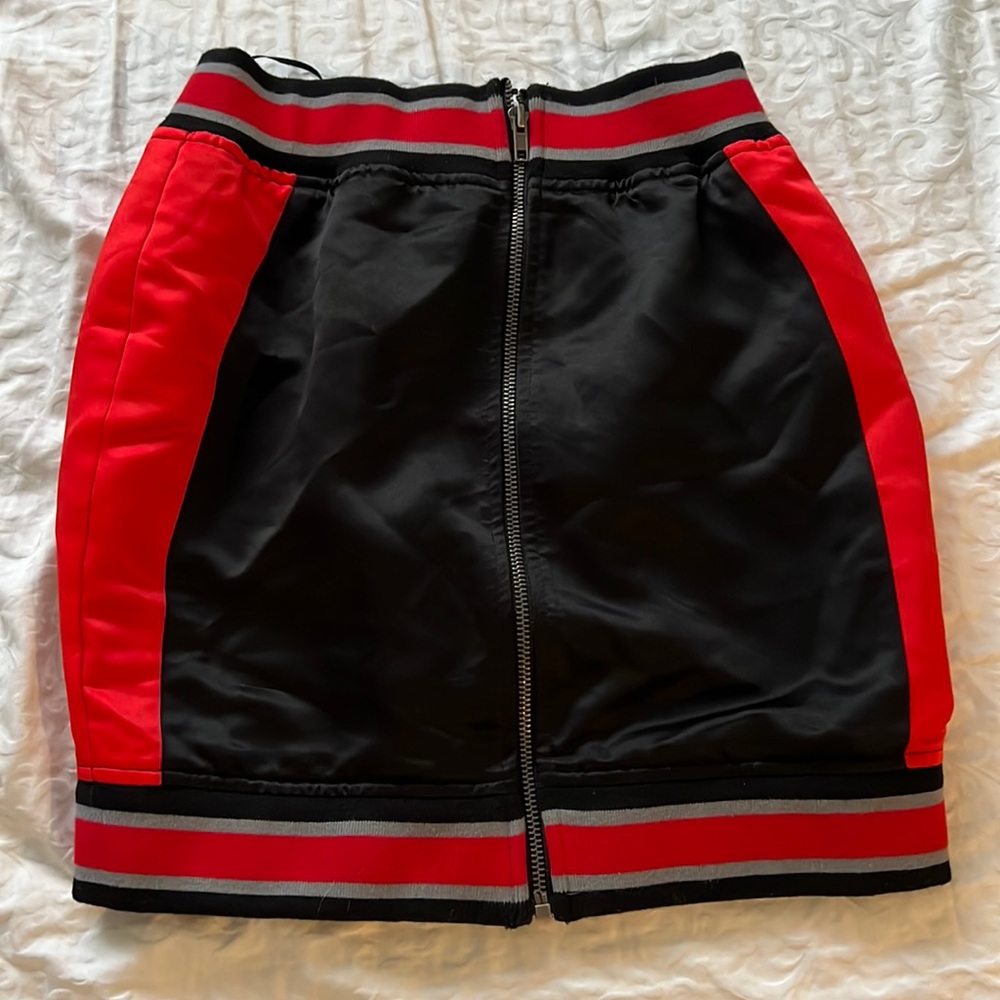 Mini skirt on a zipper